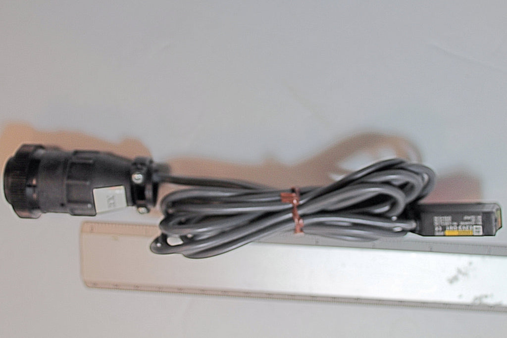 Omron E3V3-D81 Photoelectric Sensor 24VDC