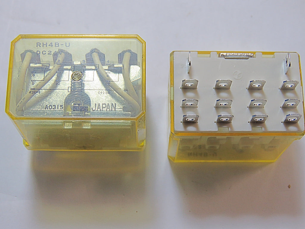 Idec  RH4B-U DC24V 4 Pole Relay