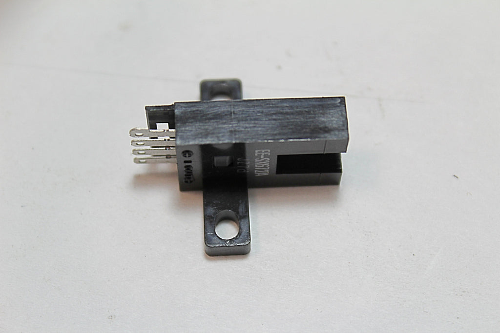 Omron EE-SX672A Slot photoelectric sensor